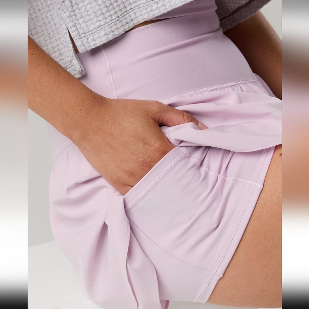 S: Aerie Flirty Ruffle, Tiered Stretch Shorts - Picture 4 of 6